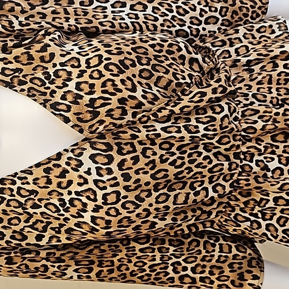 White & Black  Blouse leopard print 3/4 Sleeves Lightweight sheer  NWT - Picture 6 of 9